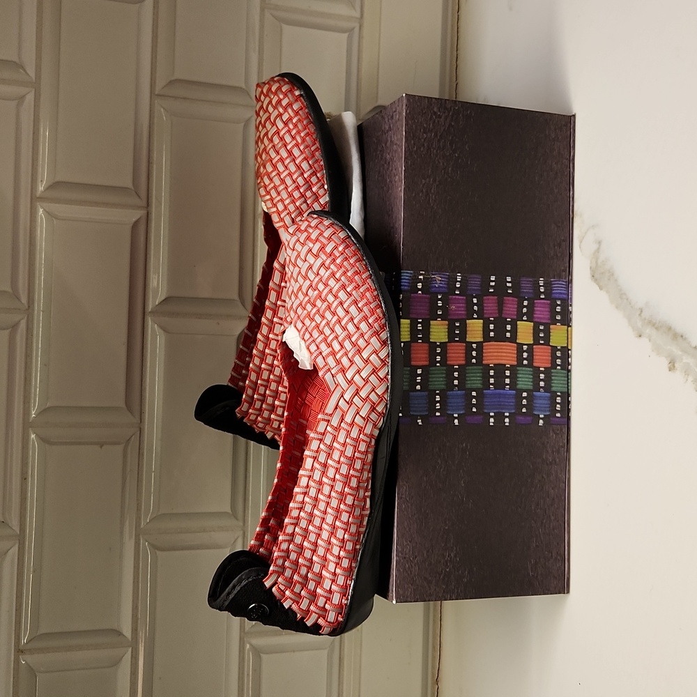 NEW IN BOX Bernie Mev Red Reflective Flats 38